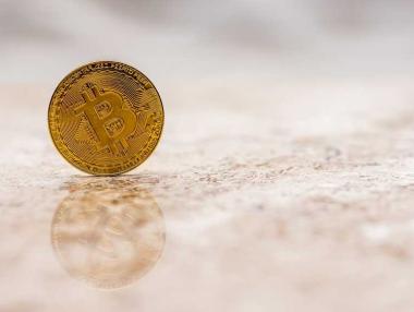 Потъването на биткойн може да продължи до 20 хил. долара