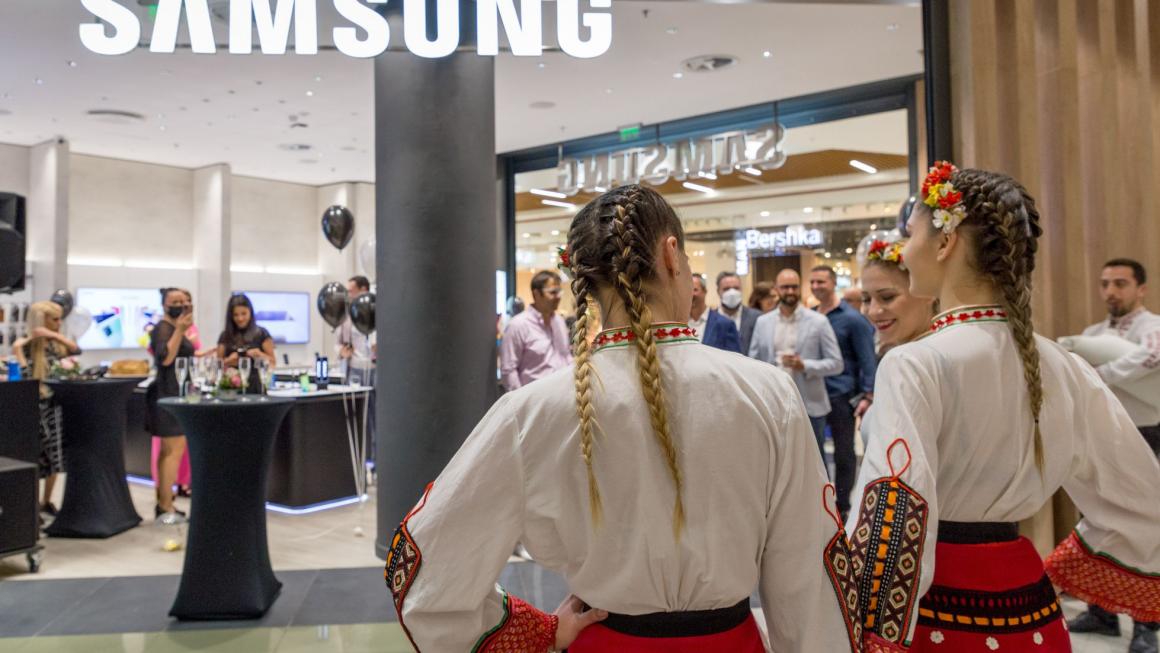 Галерия :: Снимка 0 :: Samsung отвори втория си официален магазин в София (галерия)}