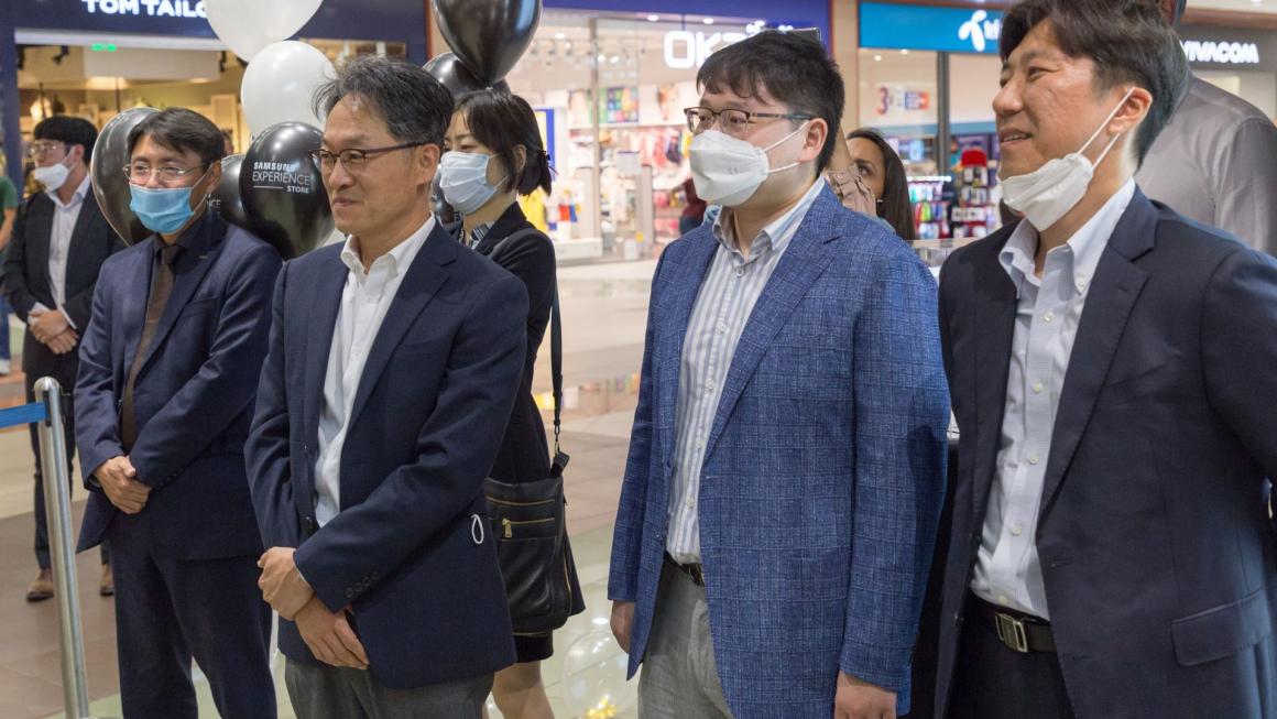 Галерия :: Снимка 1 :: Samsung отвори втория си официален магазин в София (галерия)}