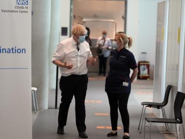 Великобритания също ще дари ваксини на по-бедните страни