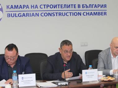 Строителството е в „колапс“ заради изказвания на служебния министър