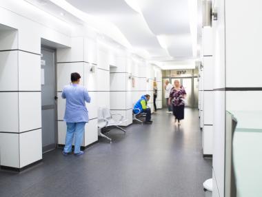 Всеки пети българин е подкупвал за здравни услуги в пандемията