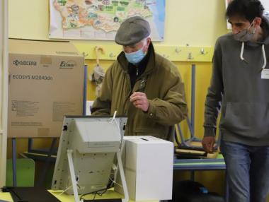 ЦИК подписа договора със „Сиела“ за логистиката на машините