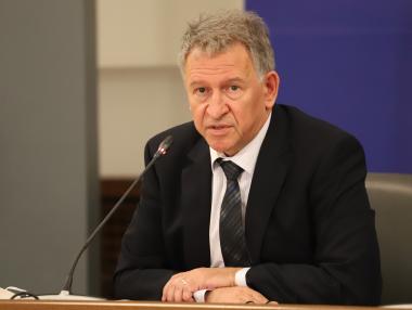 Маските за служителите в малките магазини вече не са задължителни