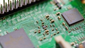 „10 добри години“ очакват изпадналата в криза чип индустрия