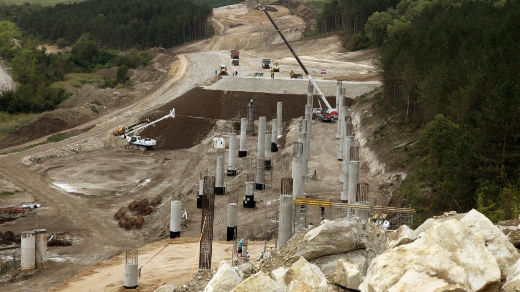 Вечерни новини: АПИ спря строежа на 4 моста по „Хемус“, ИТН първа политическа сила