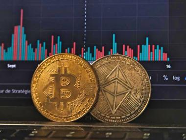 Биткойн потъна в тандем с фондовия пазар