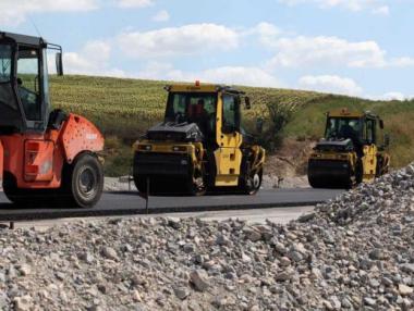 Държавата започва да се разплаща със строителите на пътища