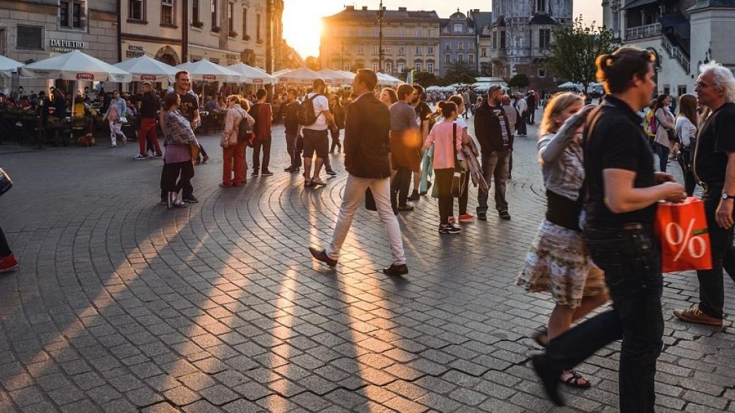 Делът на наетите в публичния сектор нараства