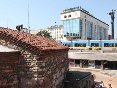 Три български банки спират да приемат депозити