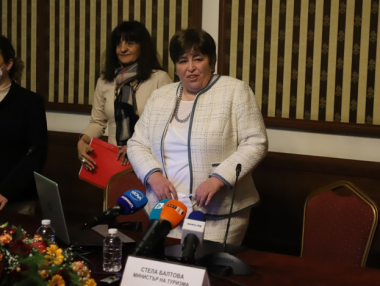 Облекчават се условията за влизане на деца в страната