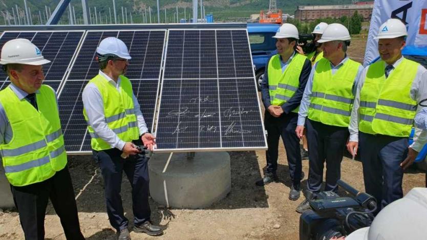 Започна строежът на най-големия соларен парк за собствени нужди в България
