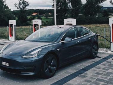 Tesla ще инсталира зарядна станция в София