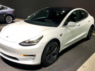 Tesla изтегля 285 000 коли от Китай заради проблем с автопилота