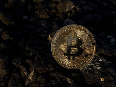 Биткойн потъна с повече от 10%