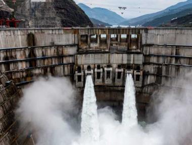 Китай пусна първите в света гигантски водни турбини