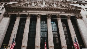 Златото отчете най-слабия си месец от 5 години