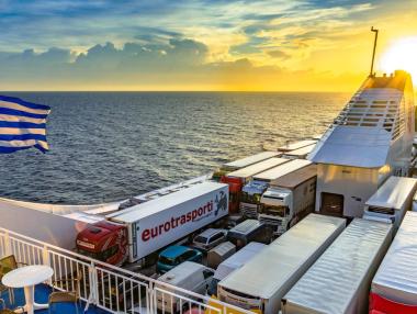 Гърция променя правилата за пътуване с ферибот