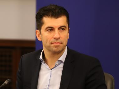 Вечерни новини: Електромобили в Ловеч; рокади в ББР; пожизнен ТЕЛК