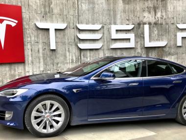 Липсата на персонал принуди Tesla да стартира обучения за служители