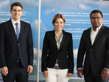 Чужденци поемат управлението на Летище София