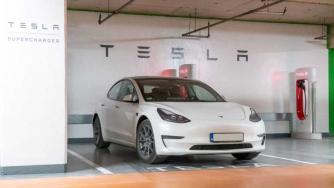 Tesla инсталира още две зарядни станции в България