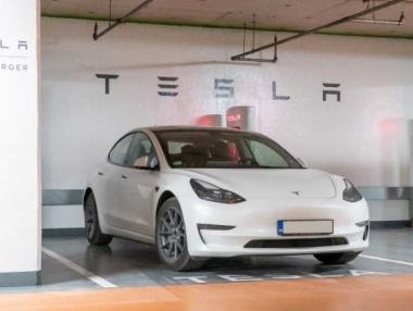 Tesla инсталира още две зарядни станции в България