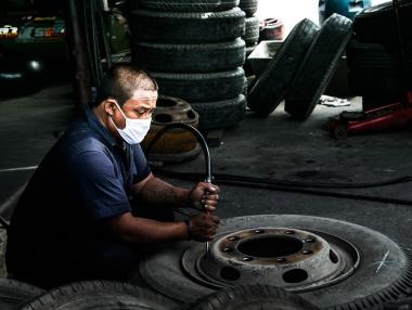 Новите екостикери вече са в пунктовете за технически преглед на колите