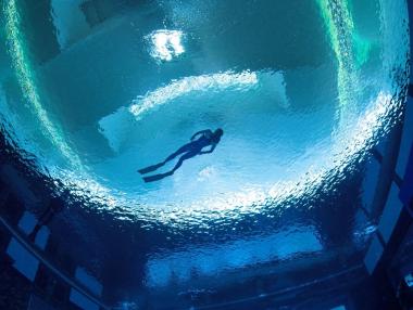 В Дубай отвори врати най-дълбокият басейн в света