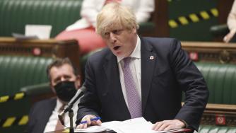 Лондон връща част от COVID мерките