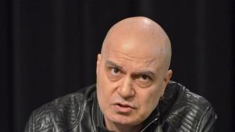 Всички са статукво, само Слави Трифонов в бяло…