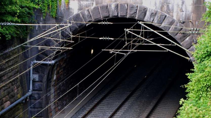 В България започна изграждането на най-дългия жп тунел на Балканите