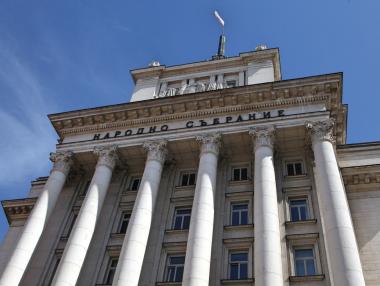 Близо половината българи не вярват в успеха на 46-я парламент