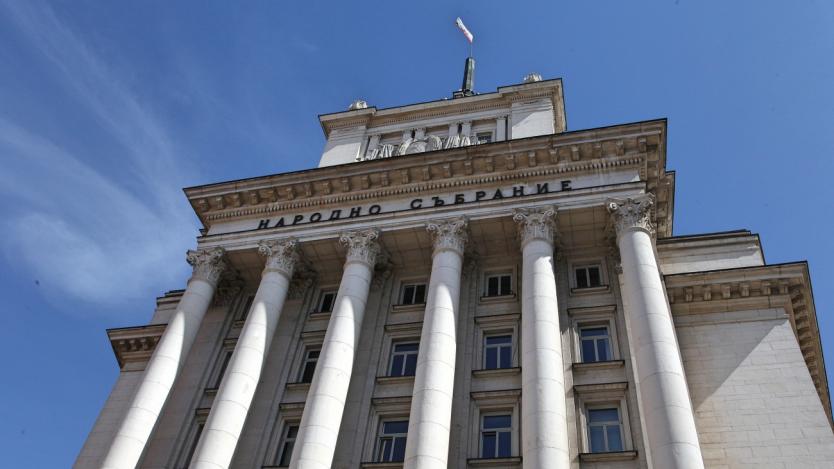 Близо половината българи не вярват в успеха на 46-я парламент