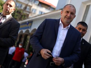 Радев: Партиите да спрат да бягат от отговорност и да се оправдават