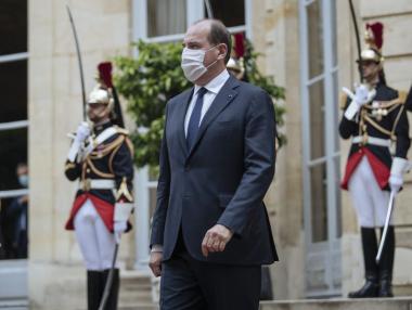 Франция затяга ограниченията за неваксинирани пътници