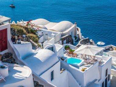 COVID мерките се връщат на още гръцки острови