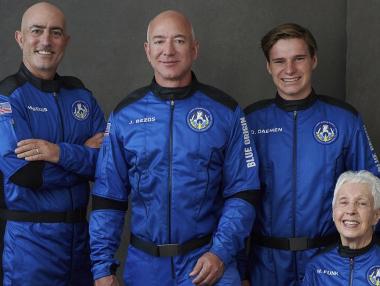 Най-богатият човек в света се отправя на пътуване в Космоса