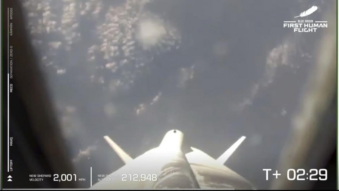 Галерия :: Снимка 8 :: Галерия от историческия полет на Безос до ръба на космоса}