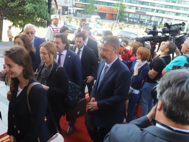 Първи в Народното събрание са групите на „Демократична България“ и ИТН