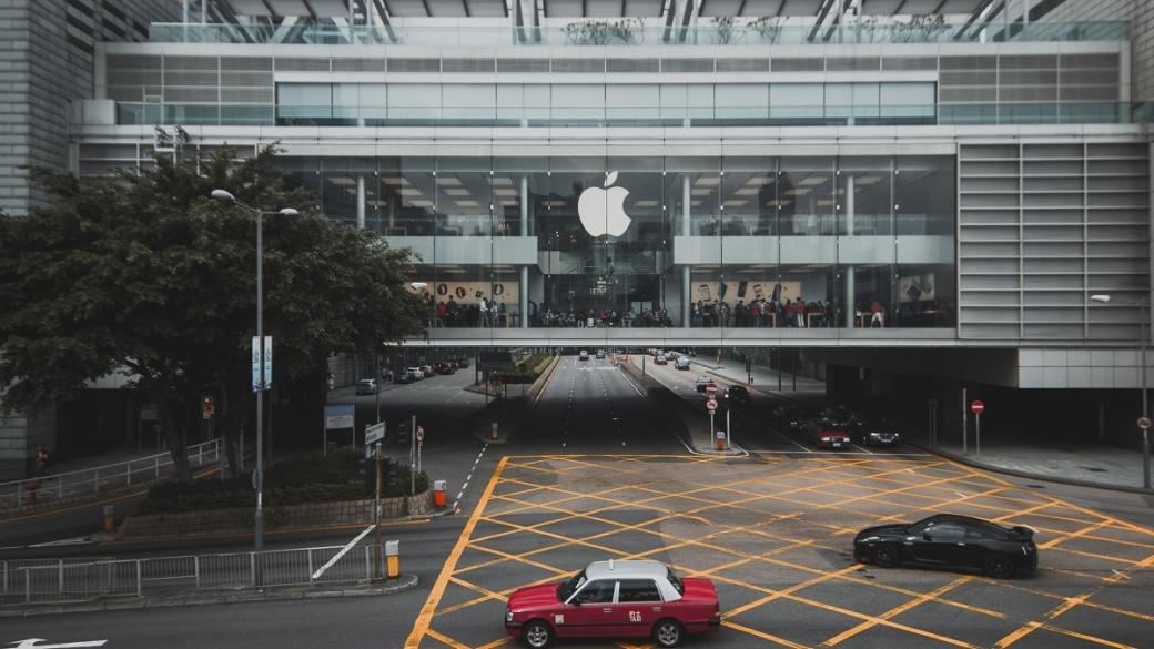 Служителите на Apple няма да се върнат в офисите скоро