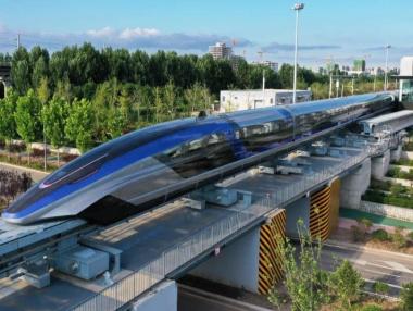 Китай пусна „най-бързия влак в света“