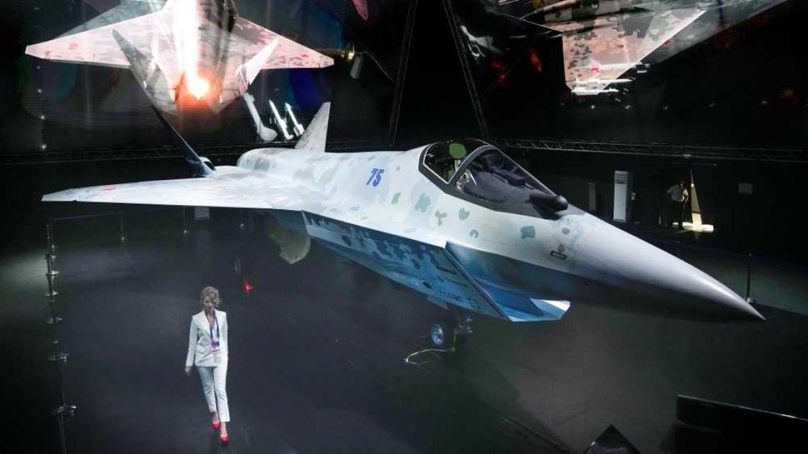 Галерия :: Снимка 3 :: „Шах и Мат“: руският изтребител от ново поколение в снимки}