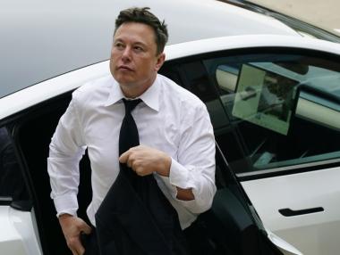 Tesla може пак да приема биткойн за колите си