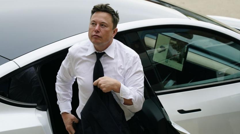 Tesla може пак да приема биткойн за колите си