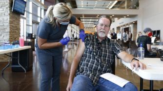 Pfizer и AstraZeneca са високоефективни срещу Delta варианта