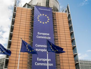 ЕК финансира със 120 млн. евро научни проекти срещу коронавируса