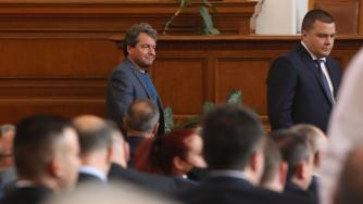 Преди консултациите: Партиен кабинет на ИТН и напасване на политики