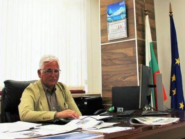 Комитова уволни един от заместниците си – дал ѝ лош съвет (ОБНОВЕНА)