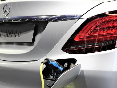 Mercedes-Benz ускорява производството на електромобили